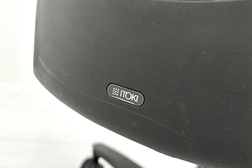 イトーキ エフチェア 中古 オフィスチェア クッション 可動肘 事務椅子 ITOKI 中古オフィス家具 ネイビーブルーの画像