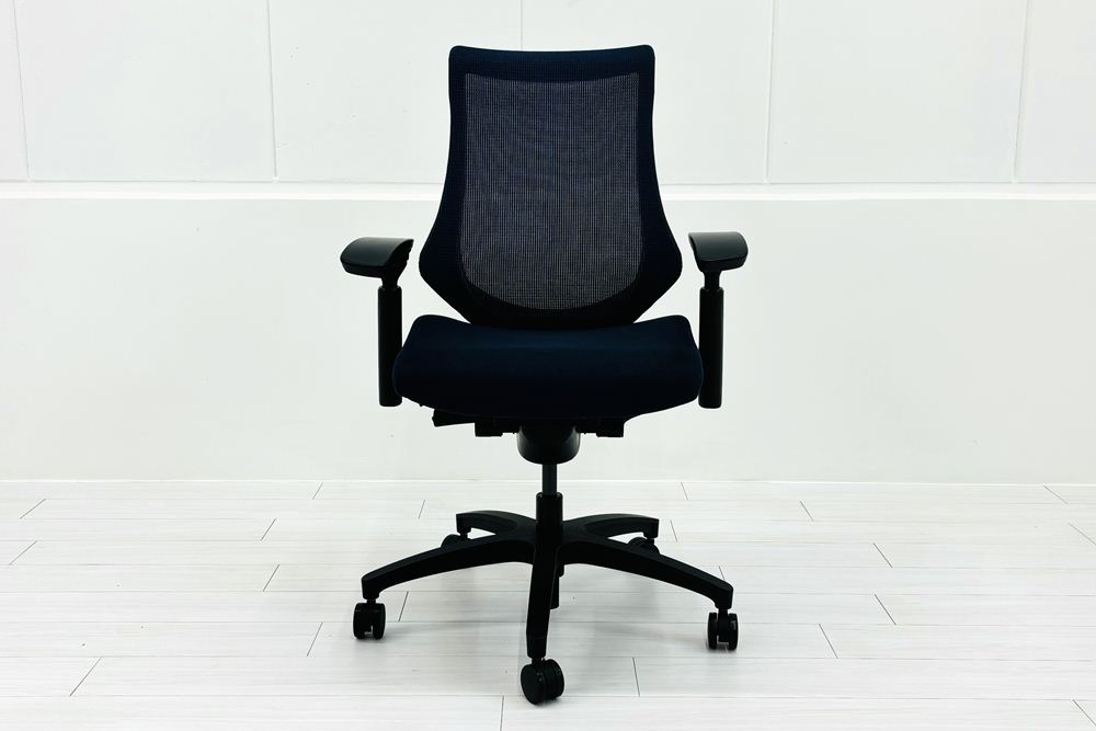 イトーキ エフチェア 中古 オフィスチェア クッション 可動肘 事務椅子 ITOKI 中古オフィス家具 ネイビーブルーの画像