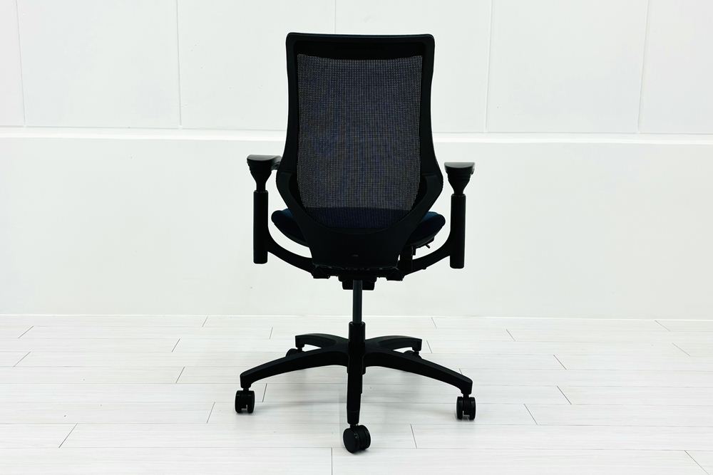 イトーキ エフチェア 中古 オフィスチェア クッション 可動肘 事務椅子 ITOKI 中古オフィス家具 ネイビーブルーの画像