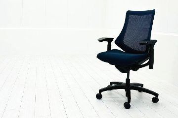 イトーキ エフチェア 中古 オフィスチェア クッション 可動肘 事務椅子 ITOKI 中古オフィス家具 ネイビーブルーの画像