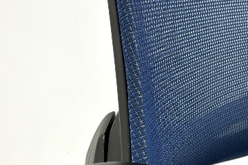 イトーキ エフチェア 中古 オフィスチェア クッション 可動肘 事務椅子 ITOKI 中古オフィス家具 ネイビーブルーの画像