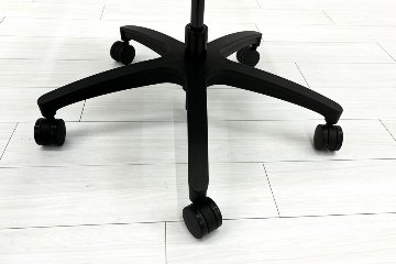 イトーキ エフチェア 中古 オフィスチェア クッション 可動肘 事務椅子 ITOKI 中古オフィス家具 ネイビーブルーの画像