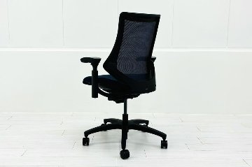 イトーキ エフチェア 中古 オフィスチェア クッション 可動肘 事務椅子 ITOKI 中古オフィス家具 ネイビーブルーの画像