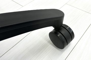 イトーキ エフチェア 中古 オフィスチェア クッション 可動肘 事務椅子 ITOKI 中古オフィス家具 ネイビーブルーの画像