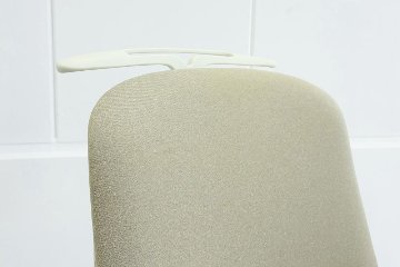 【ポリッシュ脚ピカピカ磨き有！】オカムラ シルフィーチェア 中古 2021年製 ハイバック 可動肘 OKAMURA Sylphy クッション 中古オフィス家具 ベージュの画像