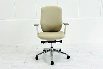 【ポリッシュ脚ピカピカ磨き有！】オカムラ シルフィーチェア 中古 2021年製 ハイバック 可動肘 OKAMURA Sylphy クッション 中古オフィス家具 ベージュの画像