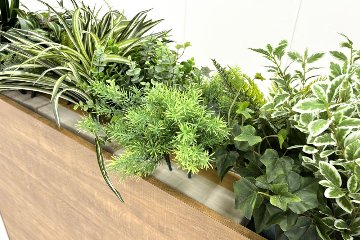 イトーキ ノットワーク プラントボックス ハイタイプ 造花付き 中古 フェイクグリーン 間地切り 中古オフィス家具 フラワースタンド 1800/300/1160の画像