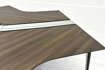 オカムラ プリシード ブーメランデスク 中古 【三台一式タイプ】 幅1200 中古オフィス家具 プライズウッドダークの画像