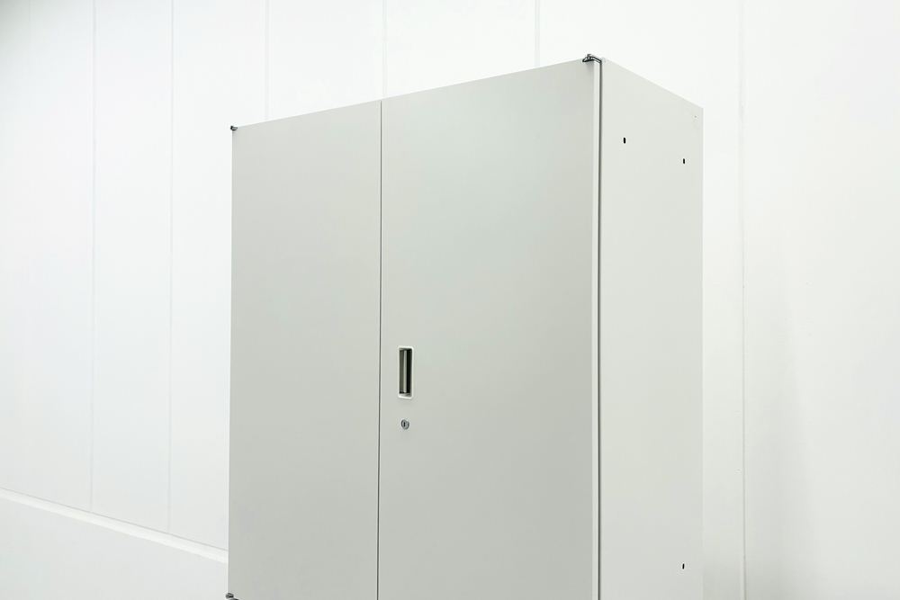 イトーキ シンラインキャビネット 中古 上下セット 3段ラテラル+両開き書庫 キャビネット ホワイト シリンダー錠 900/450/2135の画像