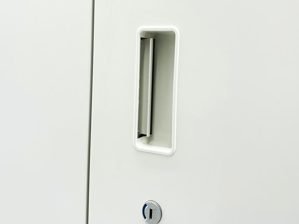 イトーキ シンラインキャビネット 中古 上下セット 3段ラテラル+両開き書庫 キャビネット ホワイト シリンダー錠 900/450/2135の画像