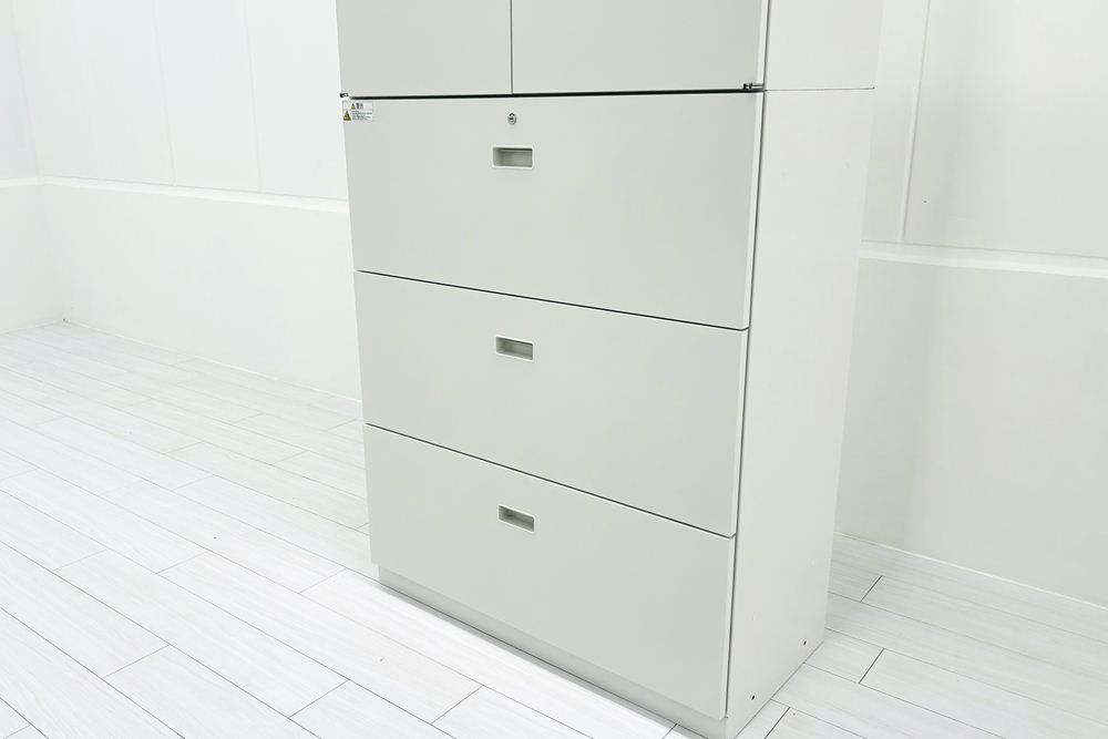 イトーキ シンラインキャビネット 中古 上下セット 3段ラテラル+両開き書庫 キャビネット ホワイト シリンダー錠 900/450/2135の画像
