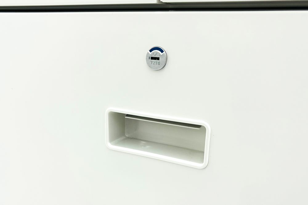 イトーキ シンラインキャビネット 中古 上下セット 3段ラテラル+両開き書庫 キャビネット ホワイト シリンダー錠 900/450/2135の画像