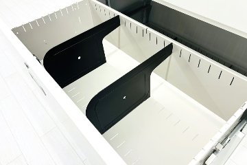 イトーキ シンラインキャビネット 中古 上下セット 3段ラテラル+両開き書庫 キャビネット ホワイト シリンダー錠 900/450/2135の画像