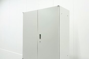 イトーキ シンラインキャビネット 中古 上下セット 3段ラテラル+両開き書庫 キャビネット ホワイト シリンダー錠 900/450/2135の画像