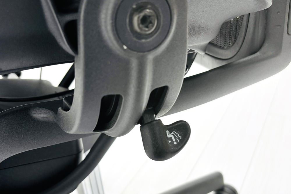 ハーマンミラー アーロンチェア 中古 Bサイズ ライト Herman Miller Aeron Chairs 中古オフィス家具 固定肘 ポスチャーフィットの画像