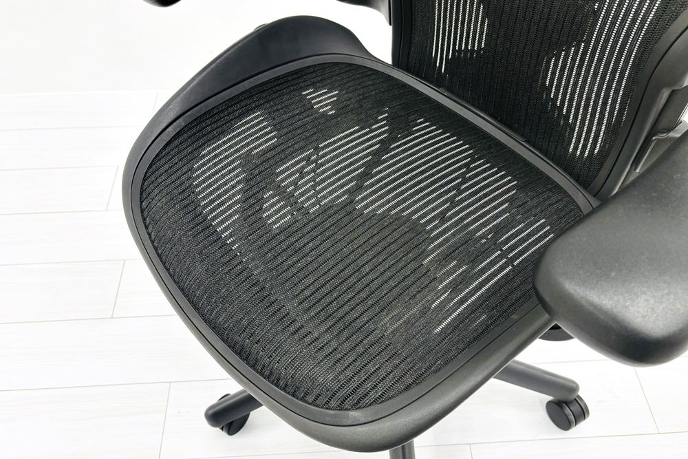 ハーマンミラー アーロンチェア 中古 Bサイズ ライト Herman Miller Aeron Chairs 中古オフィス家具 固定肘 ポスチャーフィットの画像