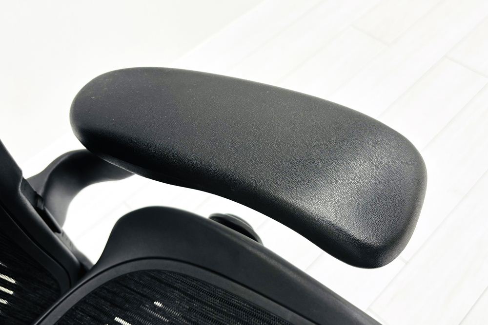 ハーマンミラー アーロンチェア 中古 Bサイズ ライト Herman Miller Aeron Chairs 中古オフィス家具 固定肘 ポスチャーフィットの画像