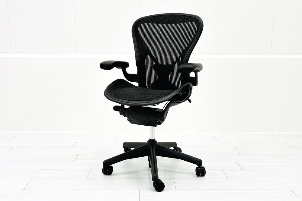 Herman Miller Aeron Chairs アーロンチェア 中古 Bサイズ ライト ハーマンミラー 中古オフィス家具 固定肘 ポスチャーフィットの画像