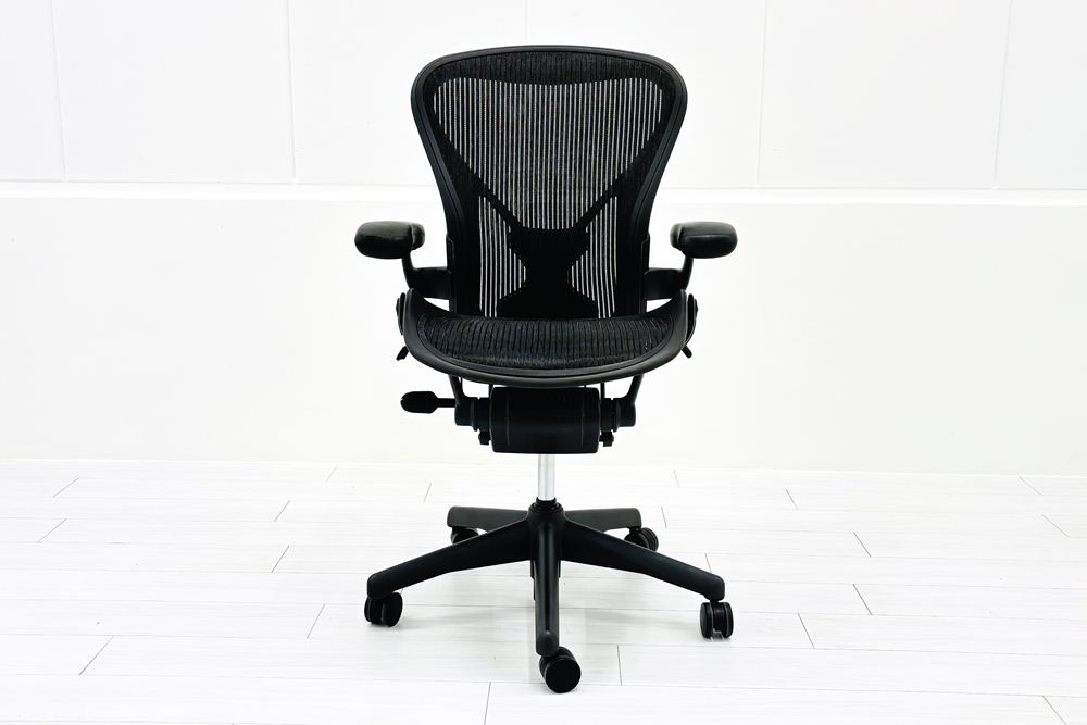 Herman Miller Aeron Chairs アーロンチェア 中古 Bサイズ ライト ハーマンミラー 中古オフィス家具 固定肘 ポスチャーフィットの画像