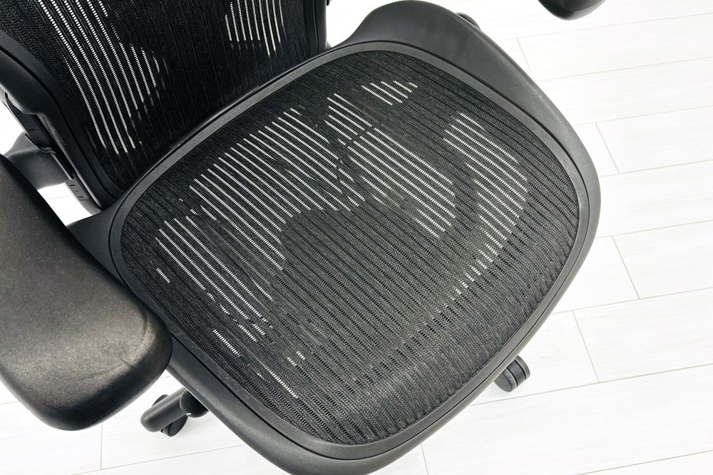 Herman Miller Aeron Chairs アーロンチェア 中古 Bサイズ ライト ハーマンミラー 中古オフィス家具 固定肘 ポスチャーフィットの画像