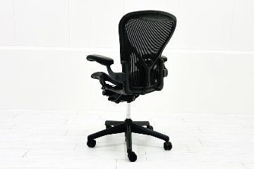 Herman Miller Aeron Chairs アーロンチェア 中古 Bサイズ ライト ハーマンミラー 中古オフィス家具 固定肘 ポスチャーフィットの画像