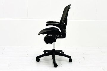 Herman Miller Aeron Chairs アーロンチェア 中古 Bサイズ ライト ハーマンミラー 中古オフィス家具 固定肘 ポスチャーフィットの画像