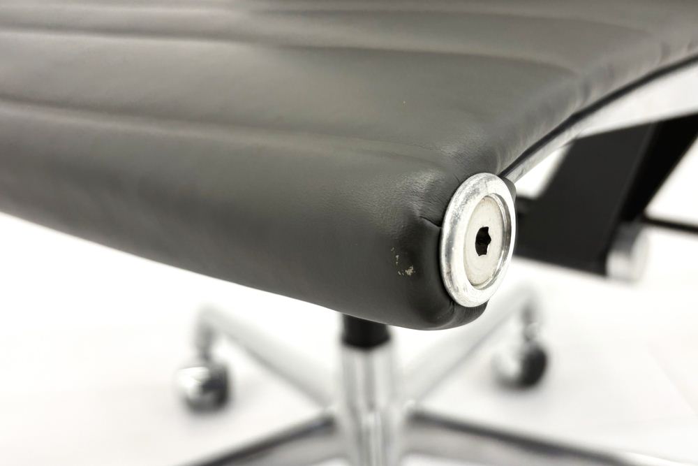 【ポリッシュ脚ピカピカ磨き有！】 イームズ アルミナムグループチェア 2018年製 中古 エグゼクティブチェア チャールズ&レイ・イームズ ハーマンミラー Herman Miller 4226の画像