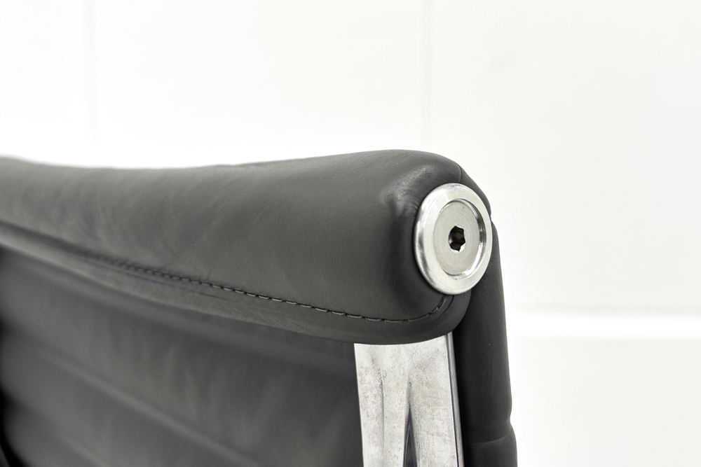 【ポリッシュ脚ピカピカ磨き有！】 イームズ アルミナムグループチェア 2018年製 中古 エグゼクティブチェア チャールズ&レイ・イームズ ハーマンミラー Herman Miller 4226の画像