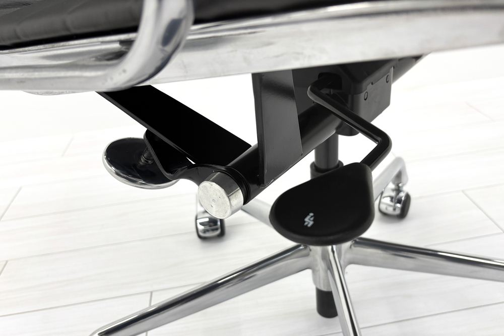 【ポリッシュ脚ピカピカ磨き有！】 イームズ アルミナムグループチェア 2018年製 中古 エグゼクティブチェア チャールズ&レイ・イームズ ハーマンミラー Herman Miller 4226の画像