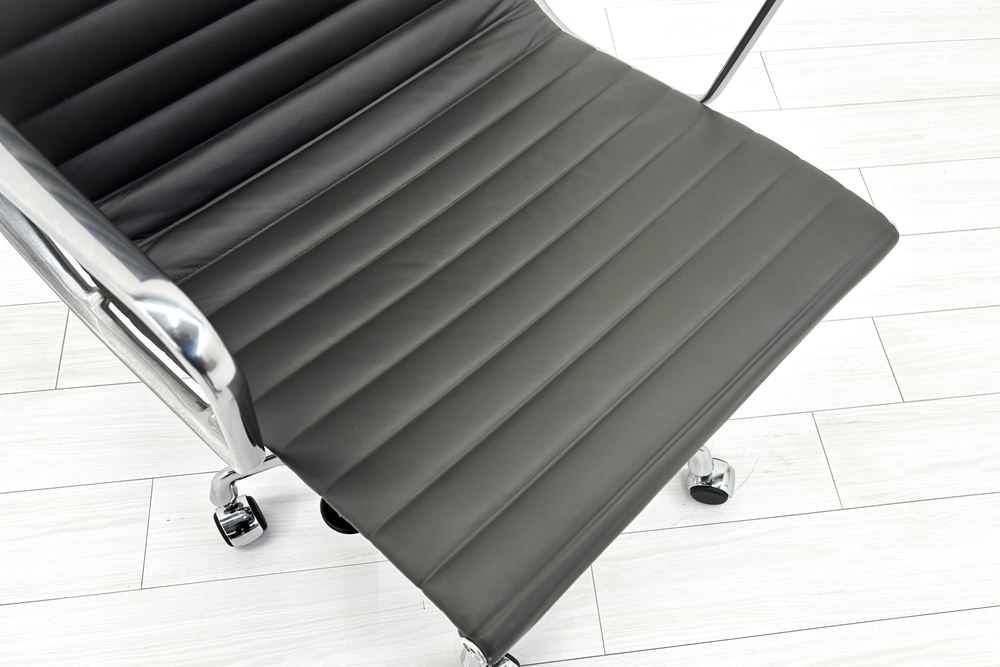 【ポリッシュ脚ピカピカ磨き有！】 イームズ アルミナムグループチェア 2018年製 中古 エグゼクティブチェア チャールズ&レイ・イームズ ハーマンミラー Herman Miller 4226の画像