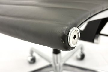 【ポリッシュ脚ピカピカ磨き有！】 イームズ アルミナムグループチェア 2018年製 中古 エグゼクティブチェア チャールズ&レイ・イームズ ハーマンミラー Herman Miller 4226の画像