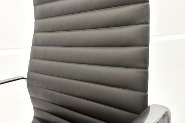 【ポリッシュ脚ピカピカ磨き有！】 イームズ アルミナムグループチェア 2018年製 中古 エグゼクティブチェア チャールズ&レイ・イームズ ハーマンミラー Herman Miller 4226の画像