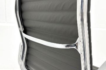 【ポリッシュ脚ピカピカ磨き有！】 イームズ アルミナムグループチェア 2018年製 中古 エグゼクティブチェア チャールズ&レイ・イームズ ハーマンミラー Herman Miller 4226の画像