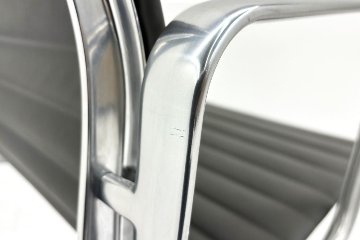 【ポリッシュ脚ピカピカ磨き有！】 イームズ アルミナムグループチェア 2018年製 中古 エグゼクティブチェア チャールズ&レイ・イームズ ハーマンミラー Herman Miller 4226の画像