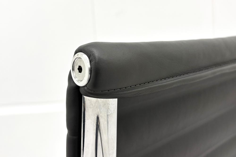 【ポリッシュ脚ピカピカ磨き有！】 イームズ アルミナムグループチェア 2018年製 中古 エグゼクティブチェア チャールズ&レイ・イームズ ハーマンミラー Herman Miller 4227の画像