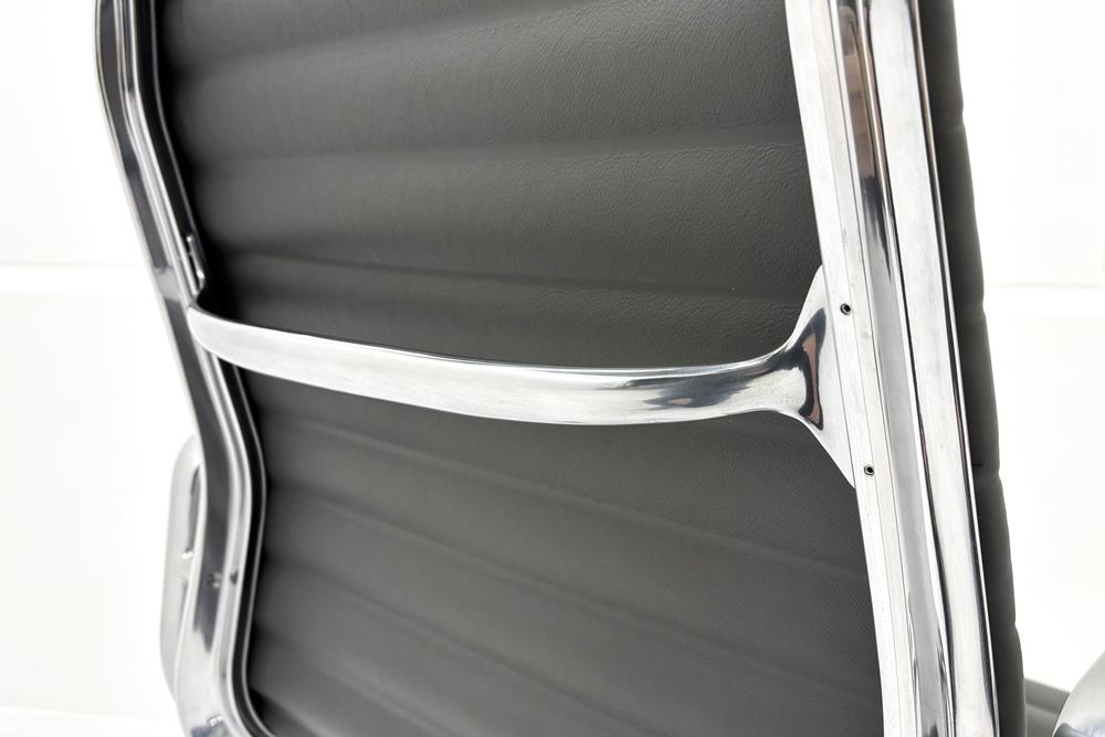 【ポリッシュ脚ピカピカ磨き有！】 イームズ アルミナムグループチェア 2018年製 中古 エグゼクティブチェア チャールズ&レイ・イームズ ハーマンミラー Herman Miller 4227の画像