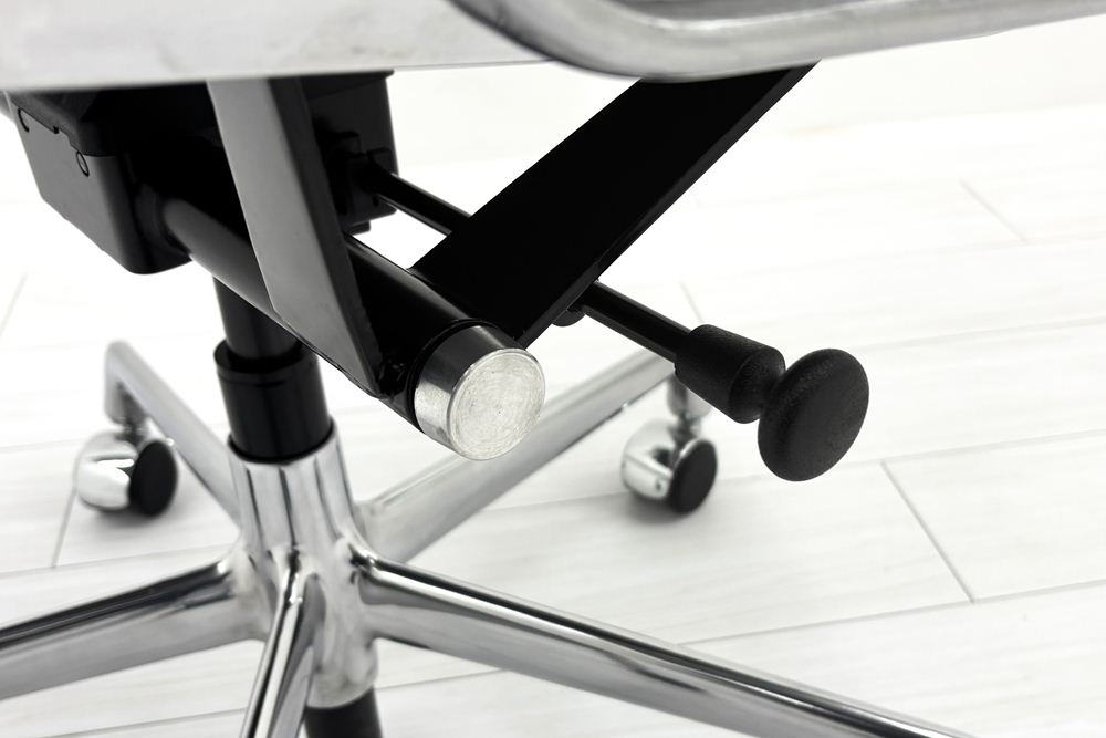 【ポリッシュ脚ピカピカ磨き有！】 イームズ アルミナムグループチェア 2018年製 中古 エグゼクティブチェア チャールズ&レイ・イームズ ハーマンミラー Herman Miller 4227の画像