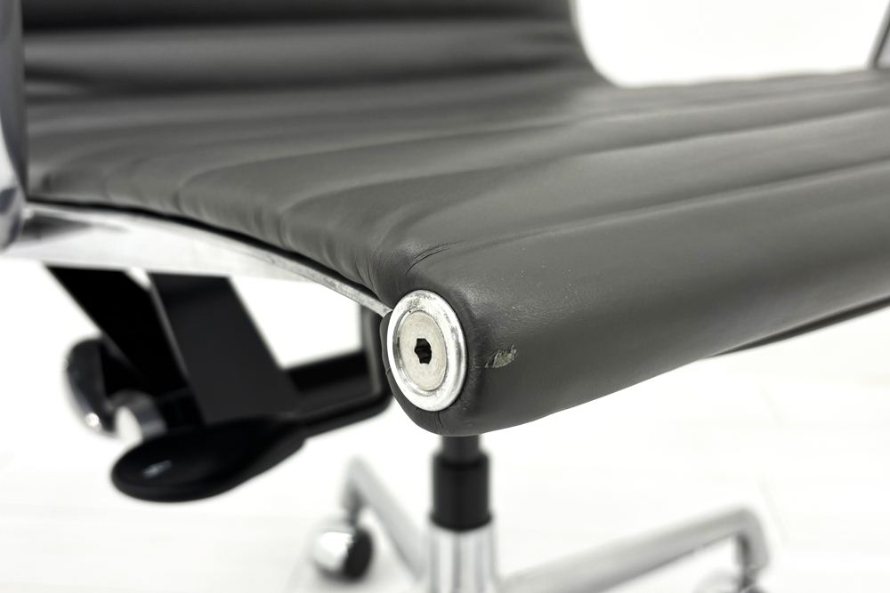 【ポリッシュ脚ピカピカ磨き有！】 イームズ アルミナムグループチェア 2018年製 中古 エグゼクティブチェア チャールズ&レイ・イームズ ハーマンミラー Herman Miller 4227の画像