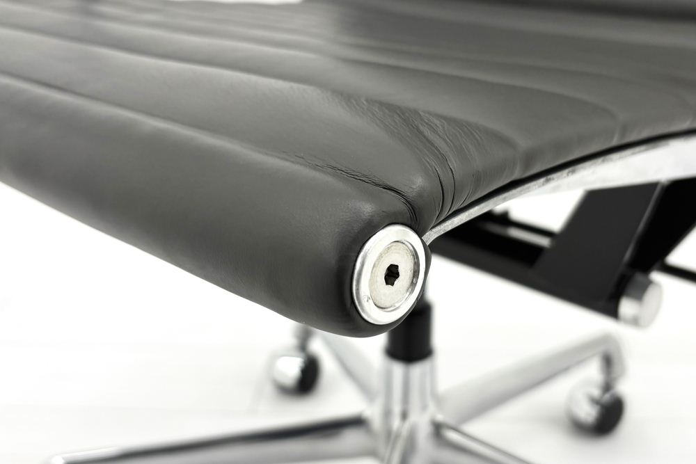 【ポリッシュ脚ピカピカ磨き有！】 イームズ アルミナムグループチェア 2018年製 中古 エグゼクティブチェア チャールズ&レイ・イームズ ハーマンミラー Herman Miller 4227の画像