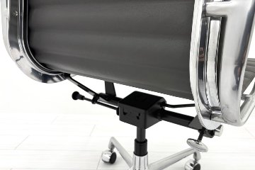 【ポリッシュ脚ピカピカ磨き有！】 イームズ アルミナムグループチェア 2018年製 中古 エグゼクティブチェア チャールズ&レイ・イームズ ハーマンミラー Herman Miller 4227の画像