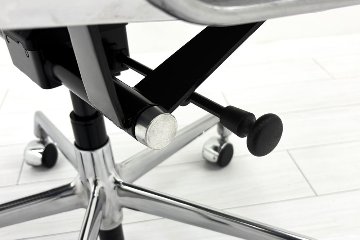 【ポリッシュ脚ピカピカ磨き有！】 イームズ アルミナムグループチェア 2018年製 中古 エグゼクティブチェア チャールズ&レイ・イームズ ハーマンミラー Herman Miller 4227の画像