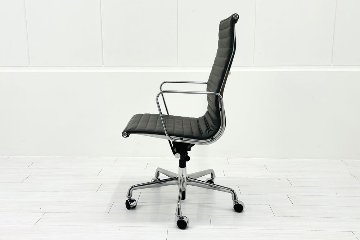 【ポリッシュ脚ピカピカ磨き有！】 イームズ アルミナムグループチェア 2018年製 中古 エグゼクティブチェア チャールズ&レイ・イームズ ハーマンミラー Herman Miller 4227の画像