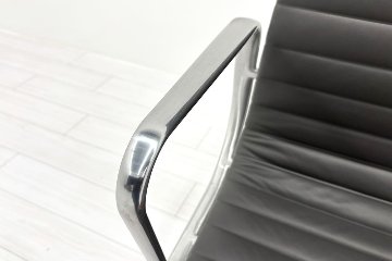 【ポリッシュ脚ピカピカ磨き有！】 イームズ アルミナムグループチェア 2018年製 中古 エグゼクティブチェア チャールズ&レイ・イームズ ハーマンミラー Herman Miller 4228の画像