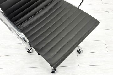 【ポリッシュ脚ピカピカ磨き有！】 イームズ アルミナムグループチェア 2018年製 中古 エグゼクティブチェア チャールズ&レイ・イームズ ハーマンミラー Herman Miller 4228の画像