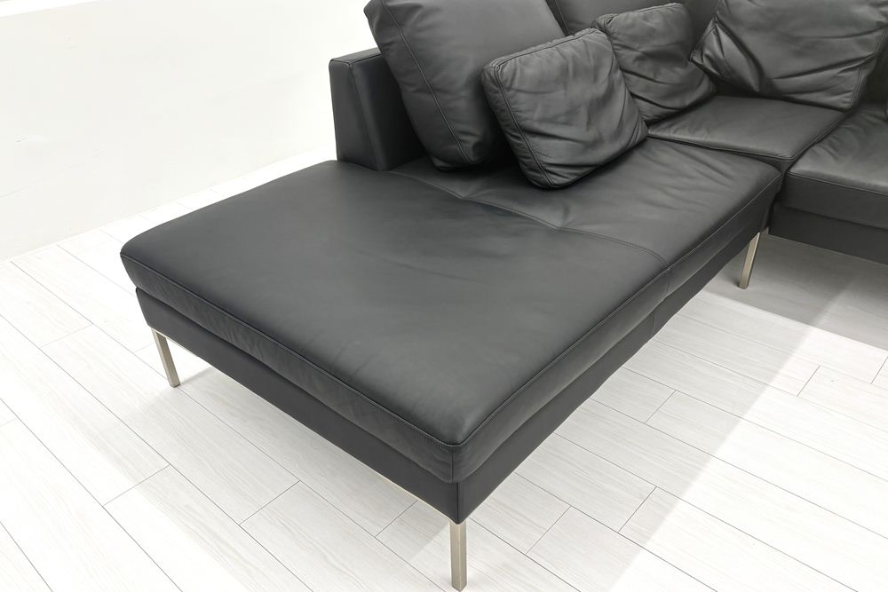 BoConcept ISTRA ボーコンセプト イストラ カウチソファ コーナーソファ 黒本革 レザー 中古オフィス家具の画像