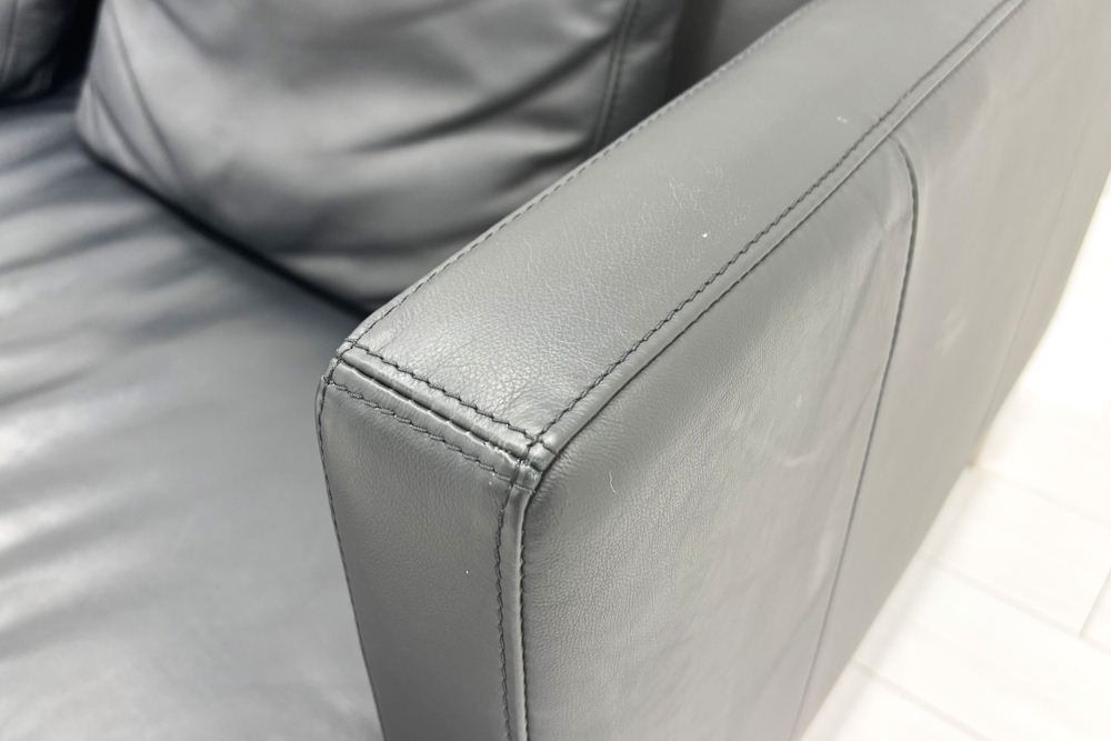 BoConcept ISTRA ボーコンセプト イストラ カウチソファ コーナーソファ 黒本革 レザー 中古オフィス家具の画像