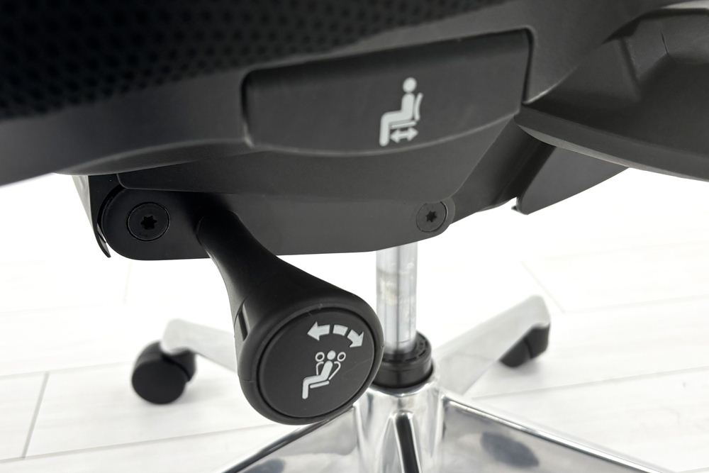 【ポリッシュ脚ピカピカ磨き有！】オカムラ シルフィーチェア 中古 2017年製 ハイバックメッシュ 可動肘 OKAMURA  Sylphy 中古オフィス家具 ブラックの画像