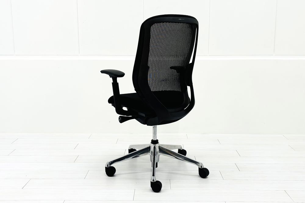 【ポリッシュ脚ピカピカ磨き有！】オカムラ シルフィーチェア 中古 2017年製 ハイバックメッシュ 可動肘 OKAMURA  Sylphy 中古オフィス家具 ブラックの画像