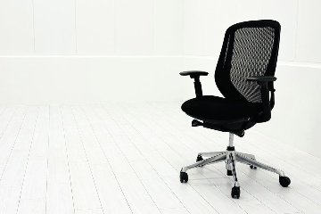 【ポリッシュ脚ピカピカ磨き有！】オカムラ シルフィーチェア 中古 2017年製 ハイバックメッシュ 可動肘 OKAMURA  Sylphy 中古オフィス家具 ブラックの画像