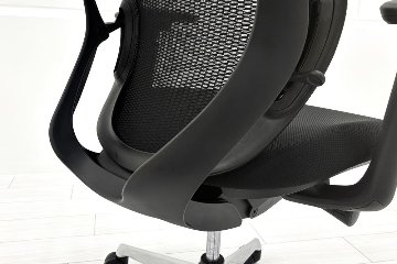 【ポリッシュ脚ピカピカ磨き有！】オカムラ シルフィーチェア 中古 2017年製 ハイバックメッシュ 可動肘 OKAMURA  Sylphy 中古オフィス家具 ブラックの画像